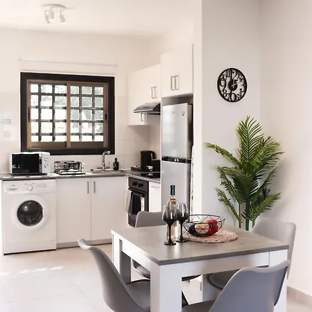Horizon Gateway 1b, Paphos, Pool Apartment