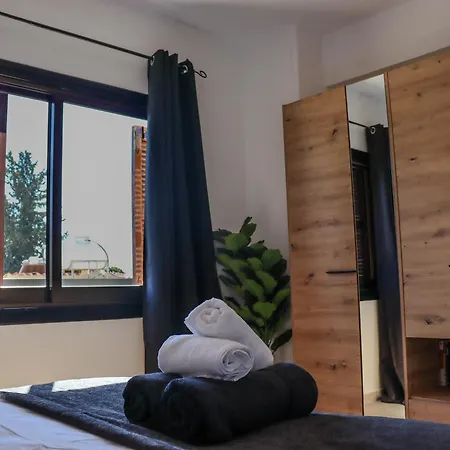 Horizon Gateway 1b, Paphos, Pool Apartment