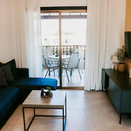 Horizon Gateway 1b, Paphos, Pool Apartment *