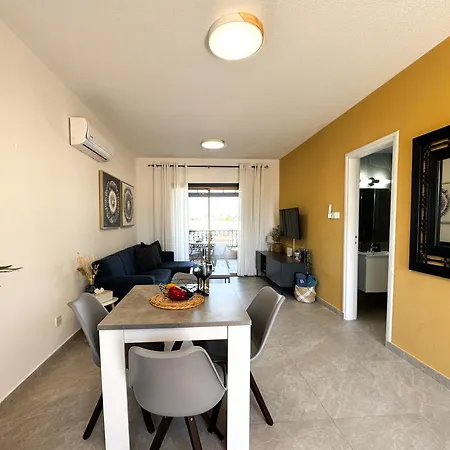 Horizon Gateway 1b, Paphos, Pool