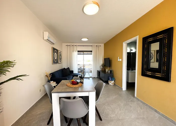 Horizon Gateway 1b, Paphos, Pool