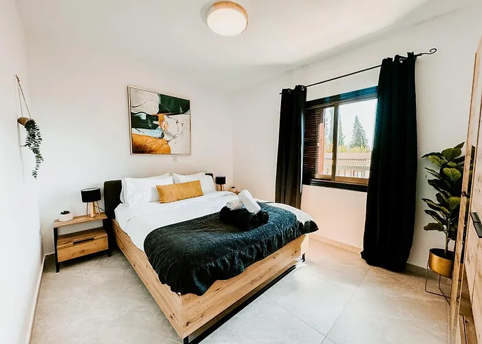 Horizon Gateway 1b, Paphos, Pool パ フォス