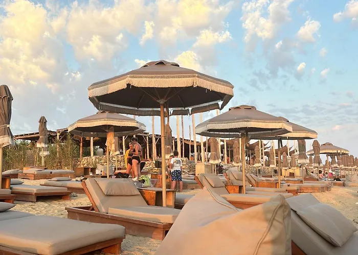 Horizon Gateway 1b, Paphos, Pool